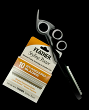 Load image into Gallery viewer, ALUMINUM RAZOR WITH OR WITHOUT ADDITIONAL 10 BLADES
